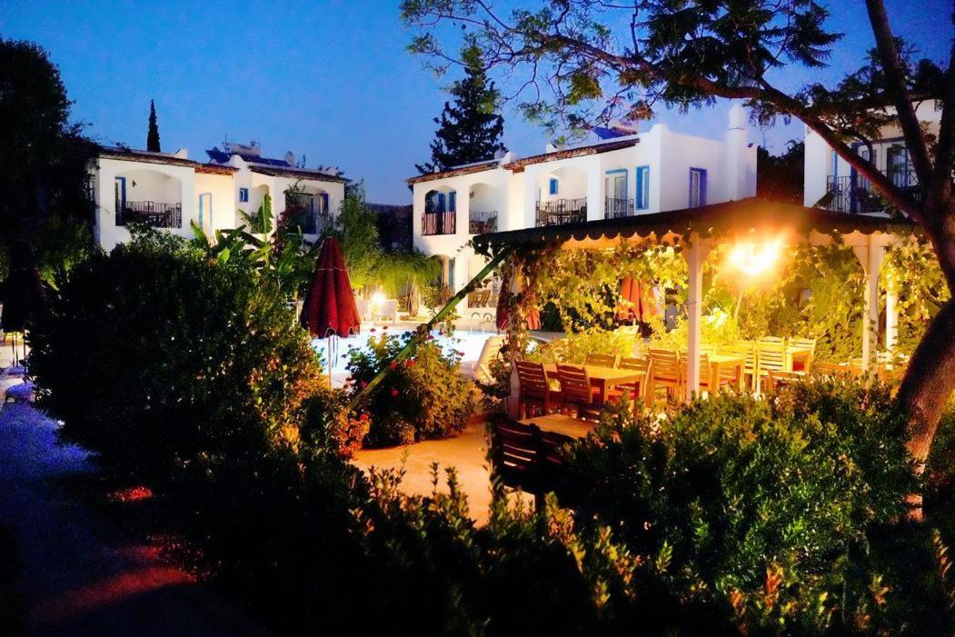 Villa Nergis Bitez Exteriör bild